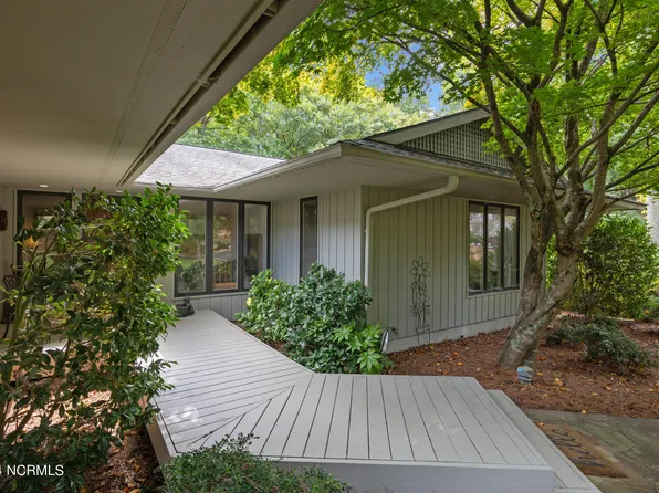 570 St Andrews Drive, Pinehurst, NC 28374