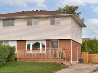 31 Roberts Cres, Kitchener, ON N2E1A6