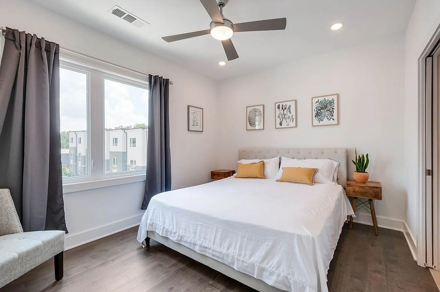 3 bed, 3.0 bath, 1517 sqft, $7,485 — Photo 4