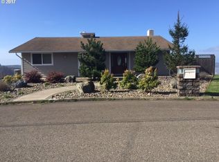 641 Crestview Dr, Reedsport, OR 97467