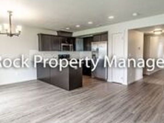 3rd image of 2009 N Flora Rd