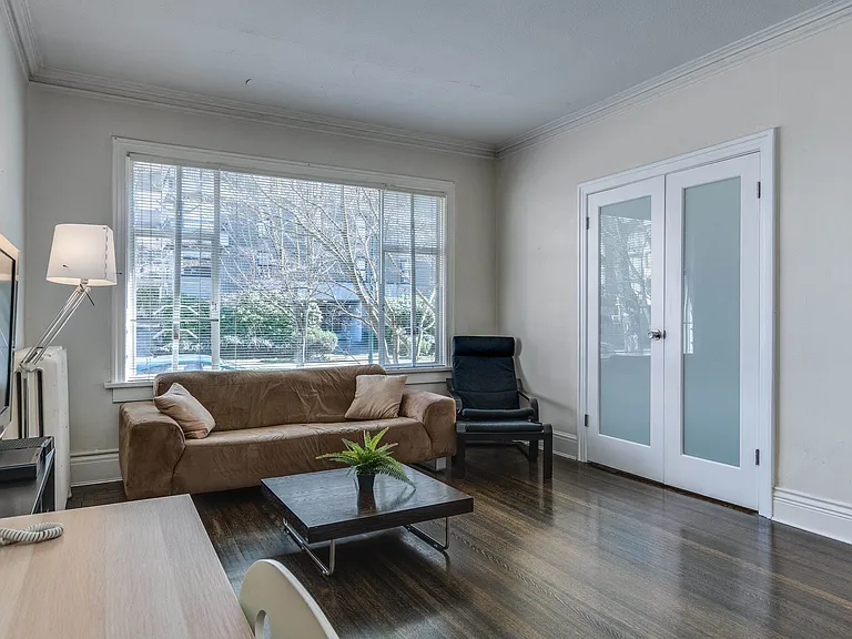 935 Jervis St #2 — Photo 4