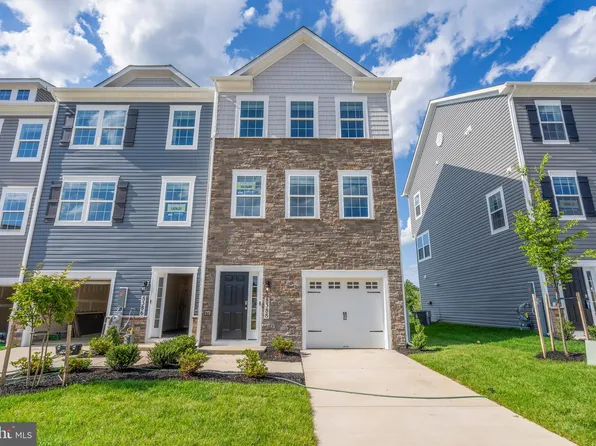8388 Dieter Dr, Rosedale, MD 21237