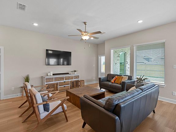3rd image of 7214 Oak Grove Trl