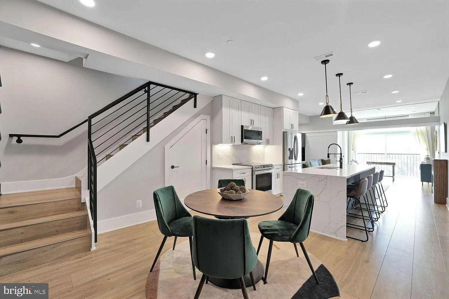 3 bed, 1187 sqft, $3,750 — Photo 1