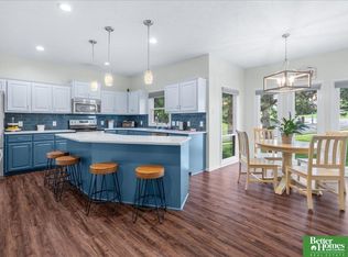 908 Wicklow Rd, Papillion, NE 68046