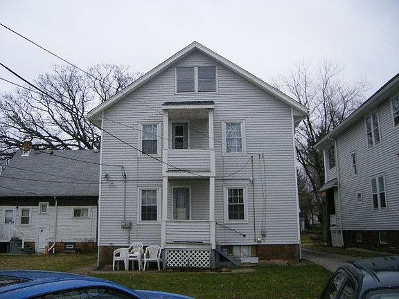 3rd image of 1634 Victoria Ave