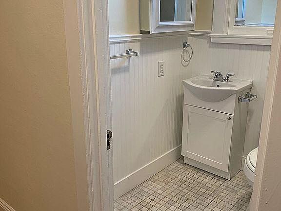 4th image of 230 Oak St #42