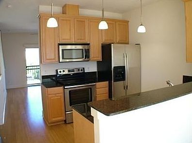 Kitchen : Granite counter tops, bamboo wood flooring, energy