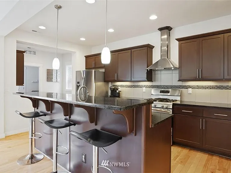 1660 NE Falls Dr — Photo 5