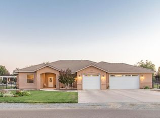 2203 W Herrick Ct, Exeter, CA 93221