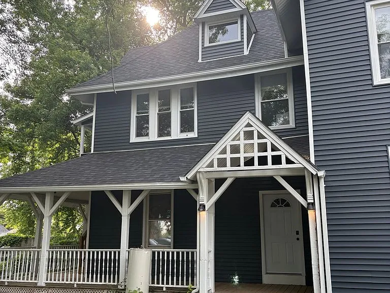 200 Main St. - Red Pod — Photo 1