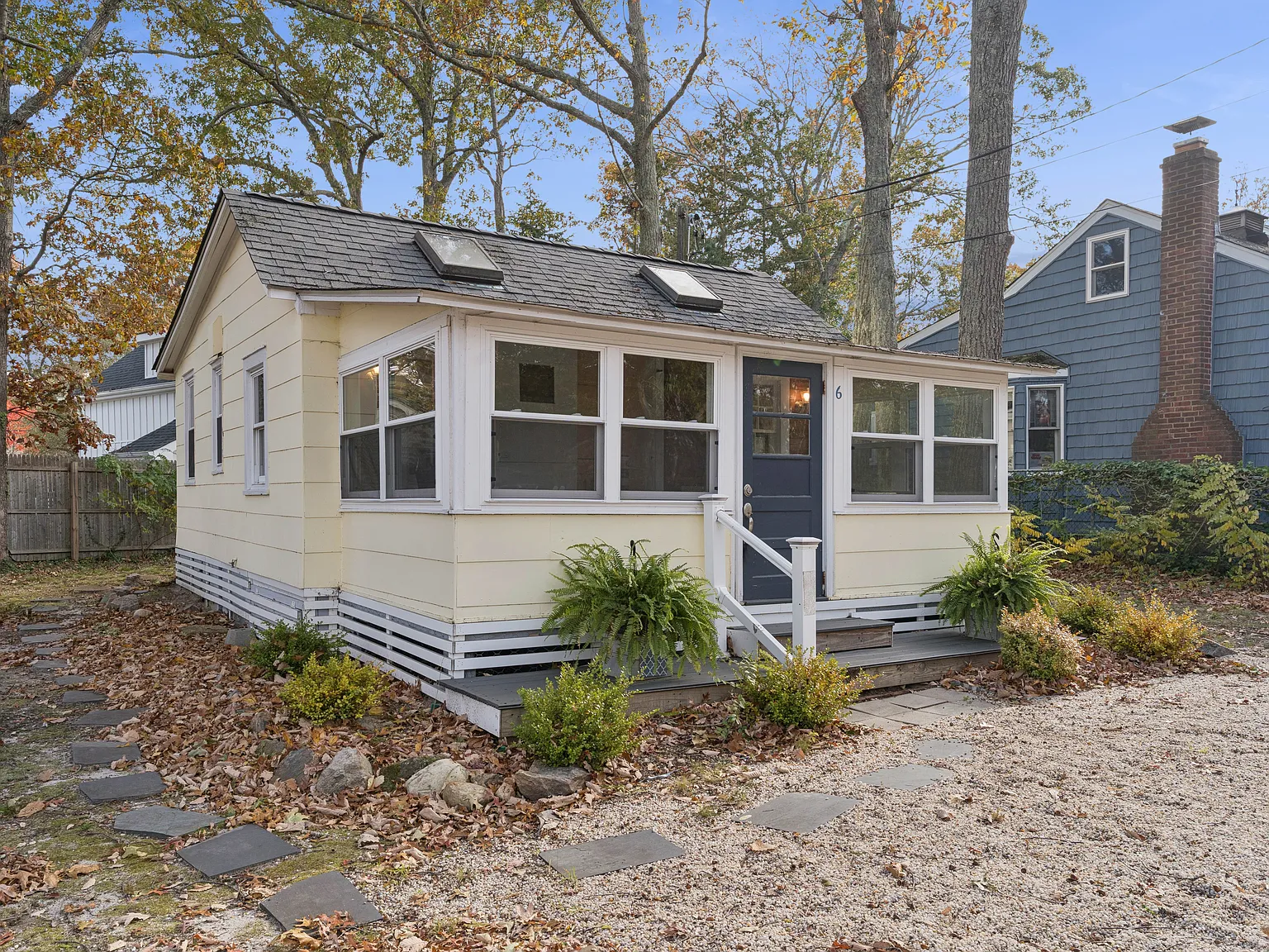 Cozy Beach Cottage — Photo 1