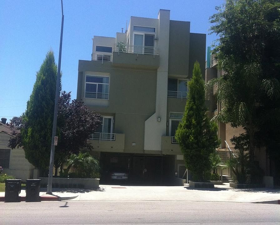 1st image of 12216 Moorpark St