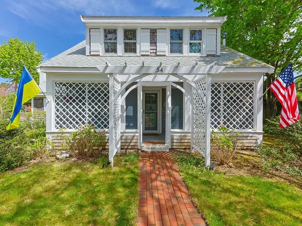 54 Smith St, Harwich, MA 02645