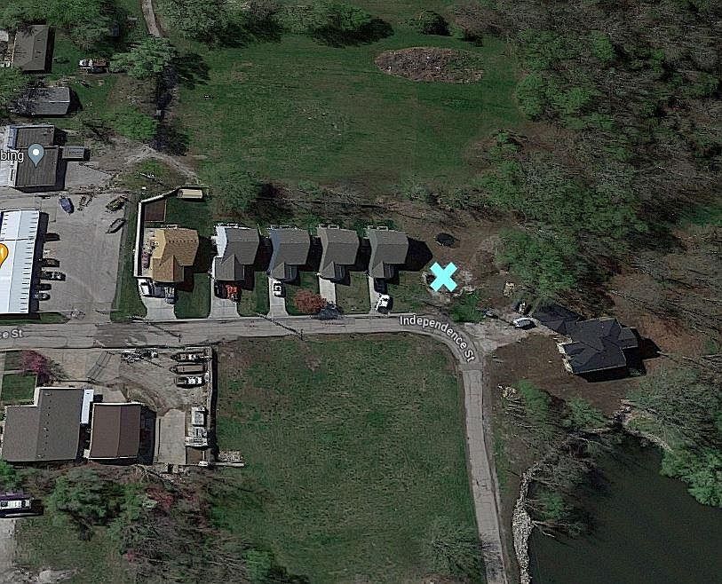 2nd image of 1002 Willow Ln