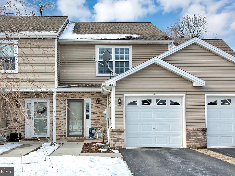 1st image of 229 Autumn Woods Ct