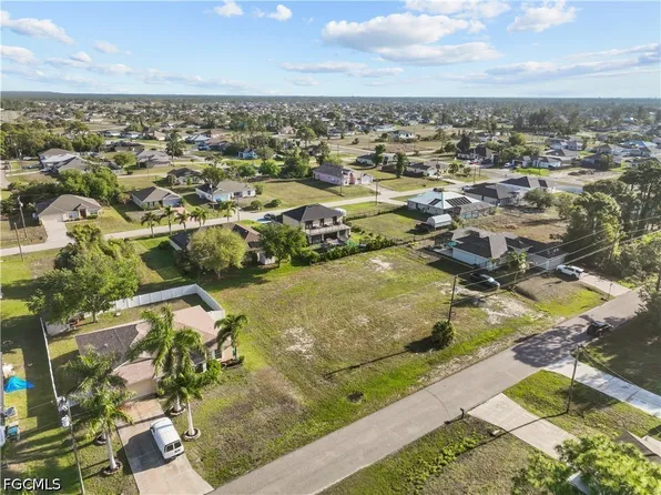 1105 NE 36th St, Cape Coral, FL 33909