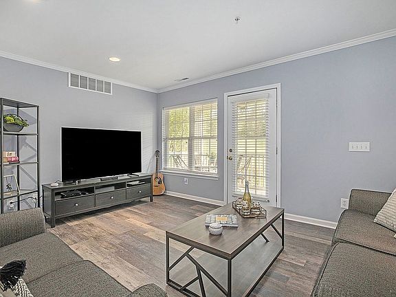 3rd image of 1050 Joyce Ln