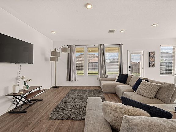 2nd image of 5007 Dunstable Manor Ln