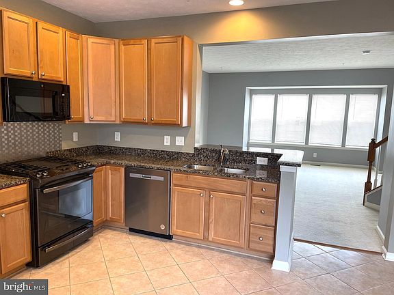 4th image of 7126 Tanager Ave