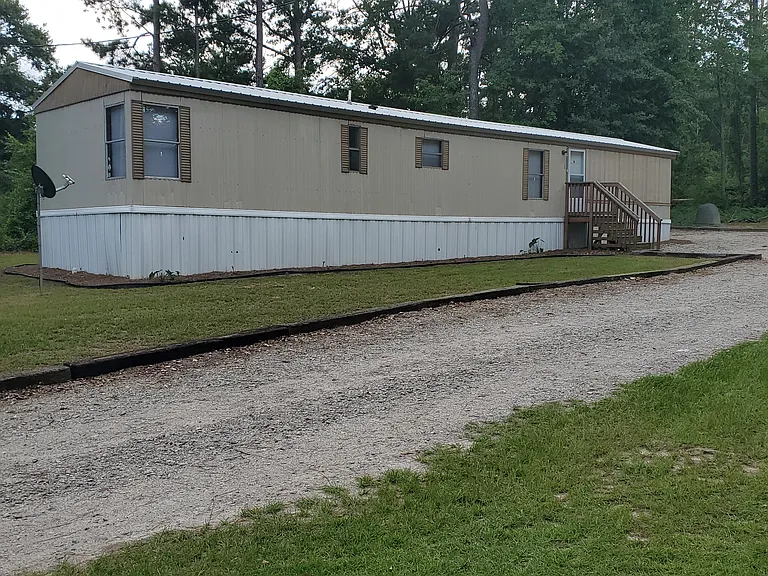 182 Courtney Rd — Photo 1