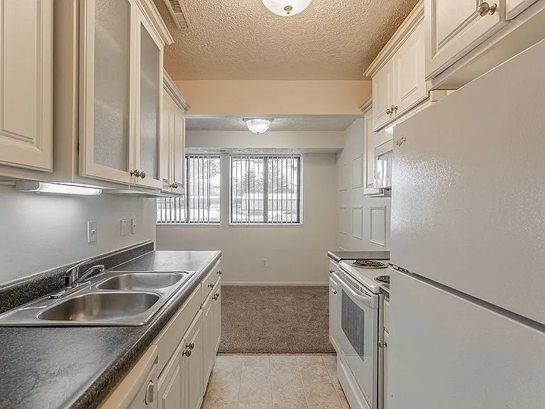 Delta Square Apartments - Lansing, MI — Photo 12