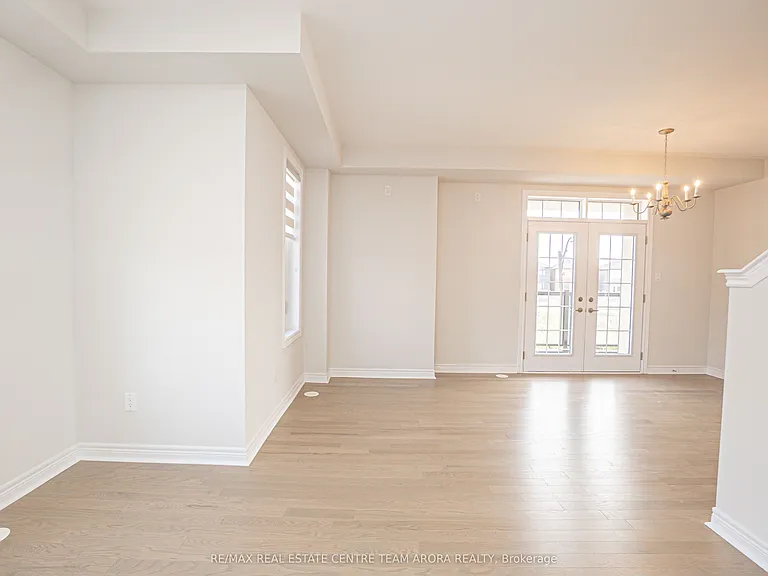 70 Keyworth Cres — Photo 5