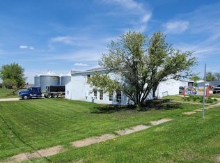 110 W Market St, Shannon, IL 61078