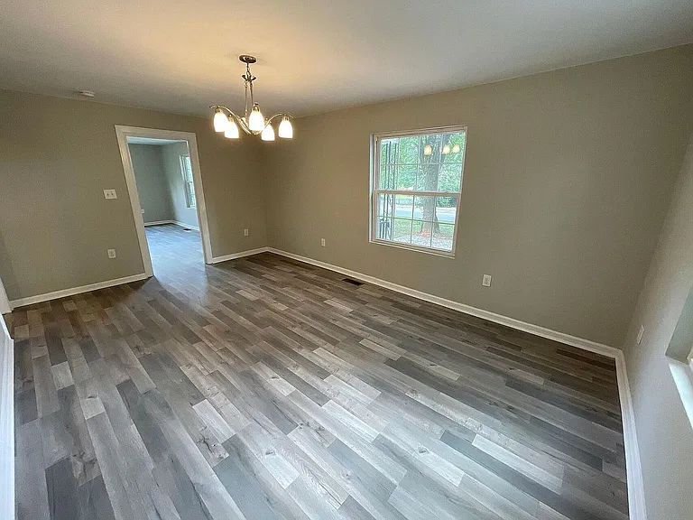 4111 Glory St — Photo 5