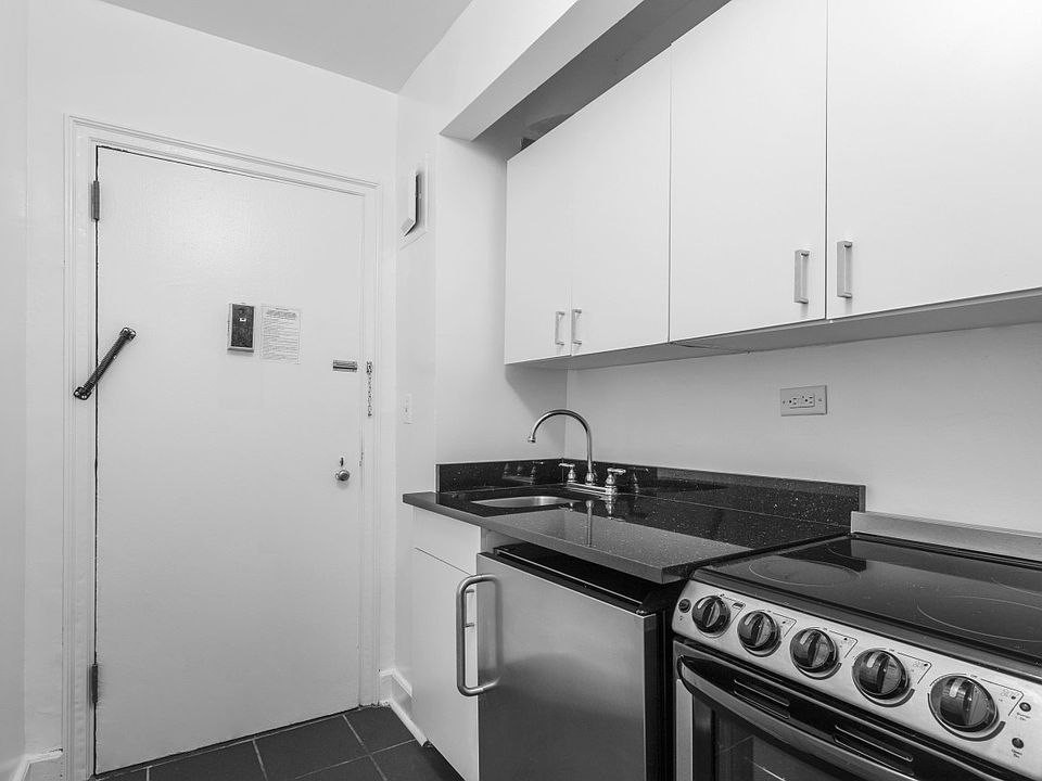 1st image of 307 E 44th St APT 503