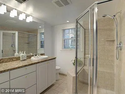 Downstairs Bathroom - Full Bath