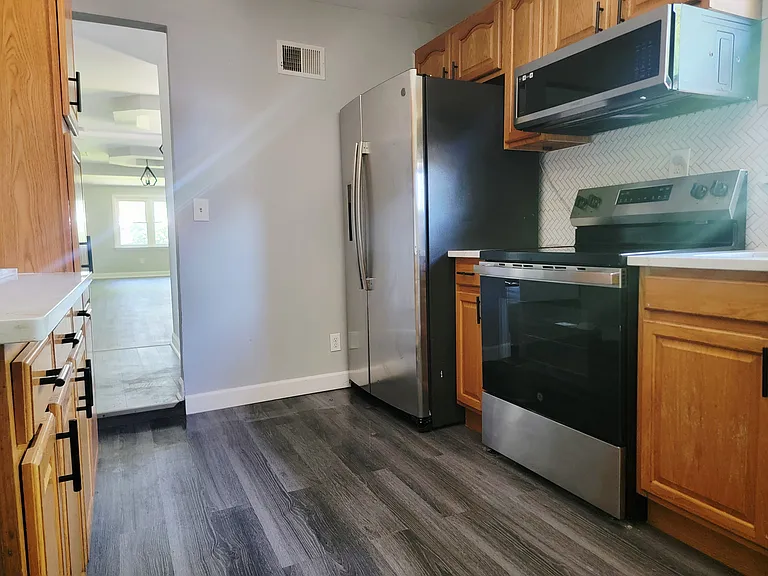 452 Graythorn Rd — Photo 8