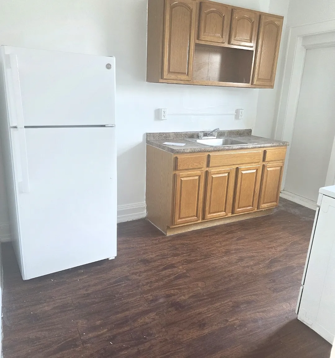 Studio, 700 sqft, $1,025 — Photo 2