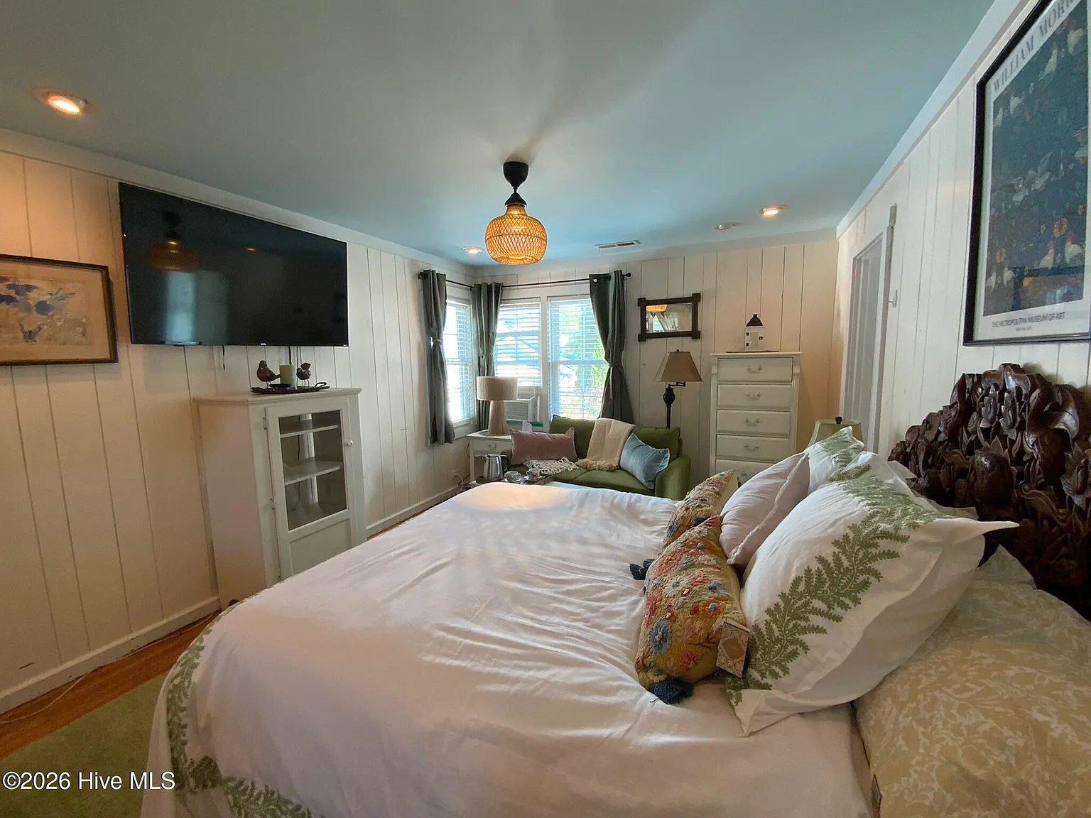 1 bed, 1.0 bath, $1,350 — Photo 2