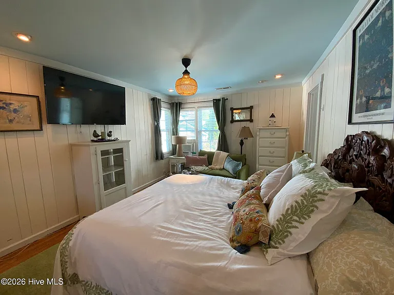 837 Main St #B — Photo 2
