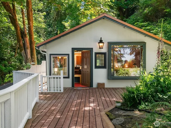 10915 103rd Avenue SW, Vashon, WA 98070