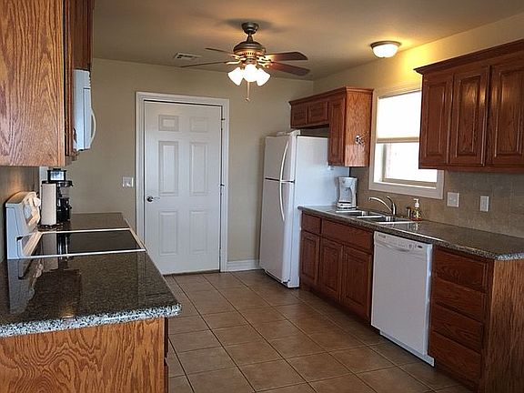 Kitchen, granite counters