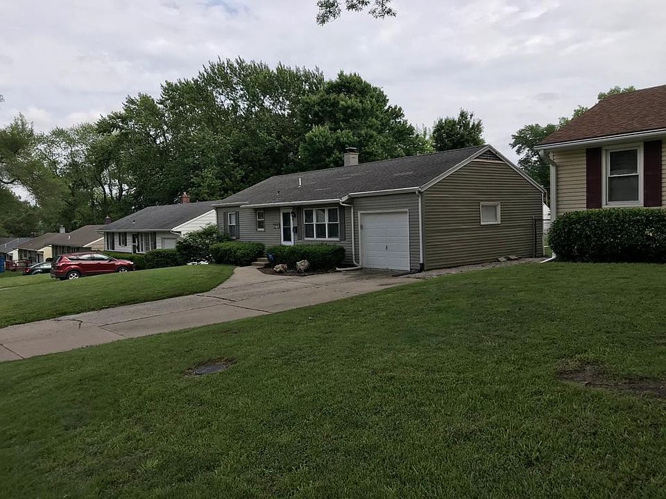 1st image of 805 W 89th St