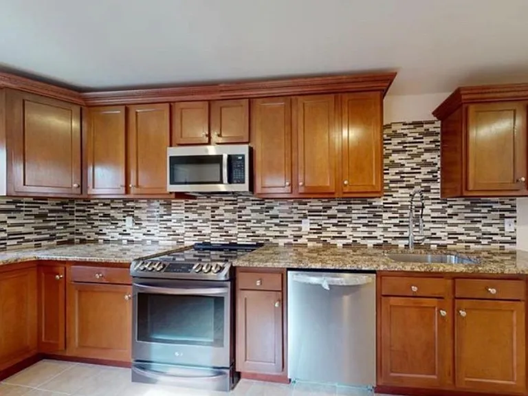 395 W Liberty St — Photo 10