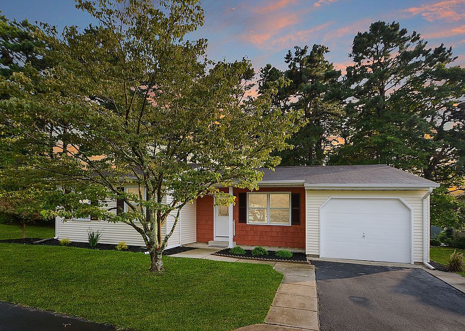 1st image of 18 Longwood Dr #72