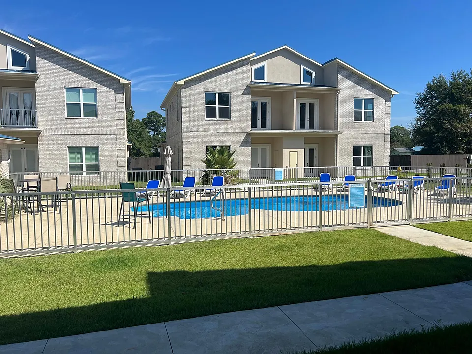 225 Winter Garden Dr #B4