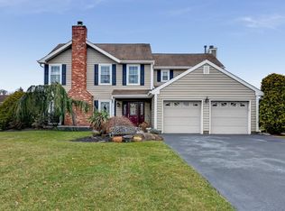 30 Sutton Dr, Manalapan, NJ 07726