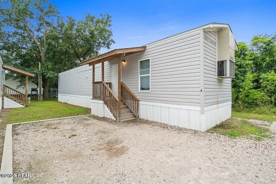3 bed, 720 sqft, $1,100 — Photo 1