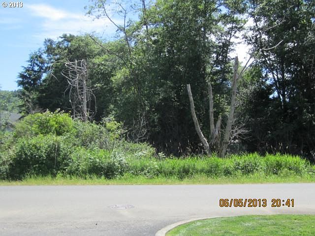1st image of 922 N 3rd Ave