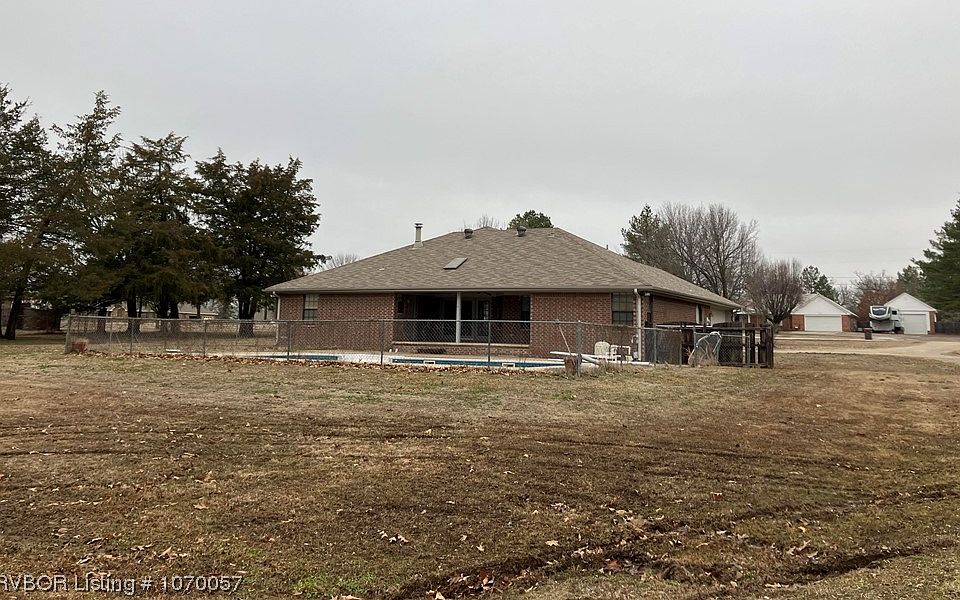 2nd image of 608 Brownwood Est