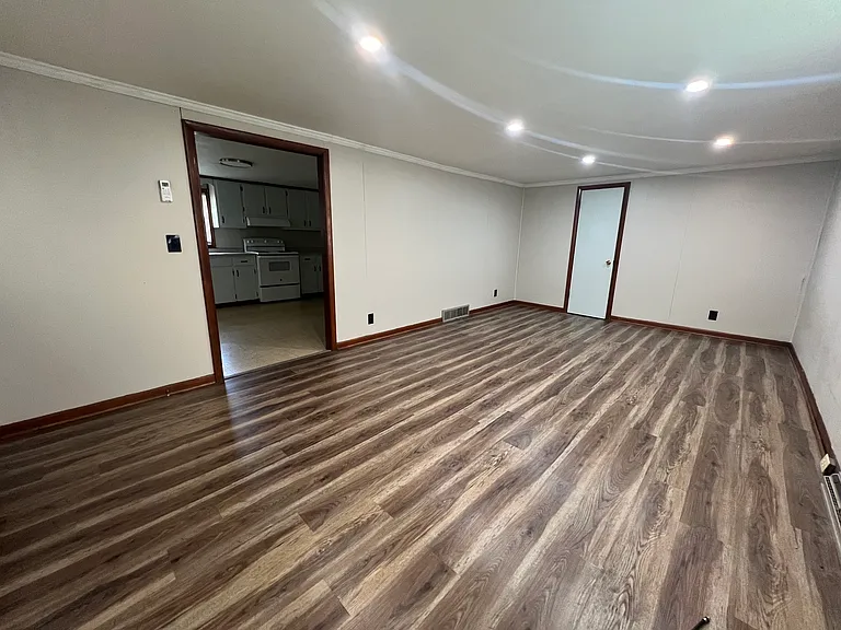 123 Center St #B — Photo 1
