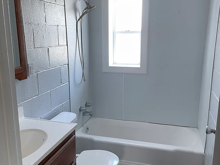 Lincoln Terrace Apartments — Photo 8