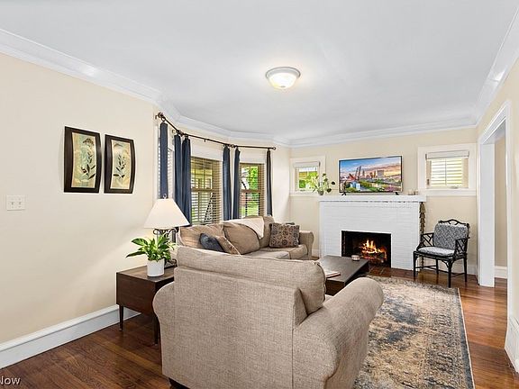 5th image of 2080 Wyandotte Ave