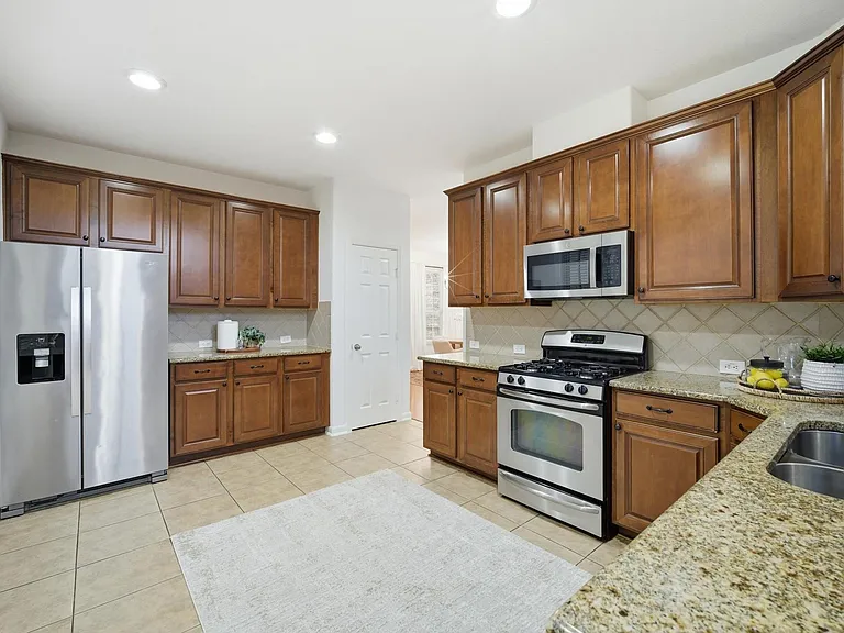 1246 Glenwood Canyon Ln — Photo 11